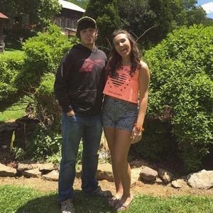 💥PENDING💥Super cute tank with open three bows